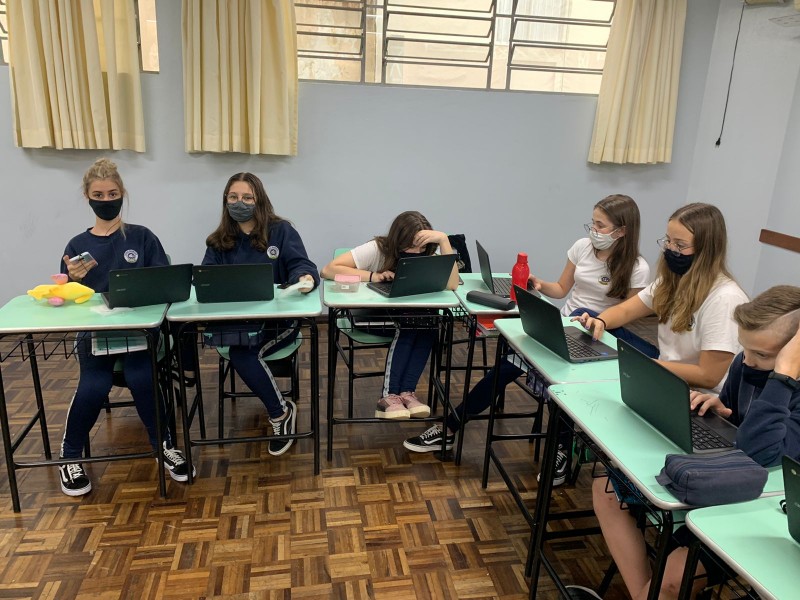 Notebooks zum Deutsch Lernen – computadores para o ensino de Língua Alemã